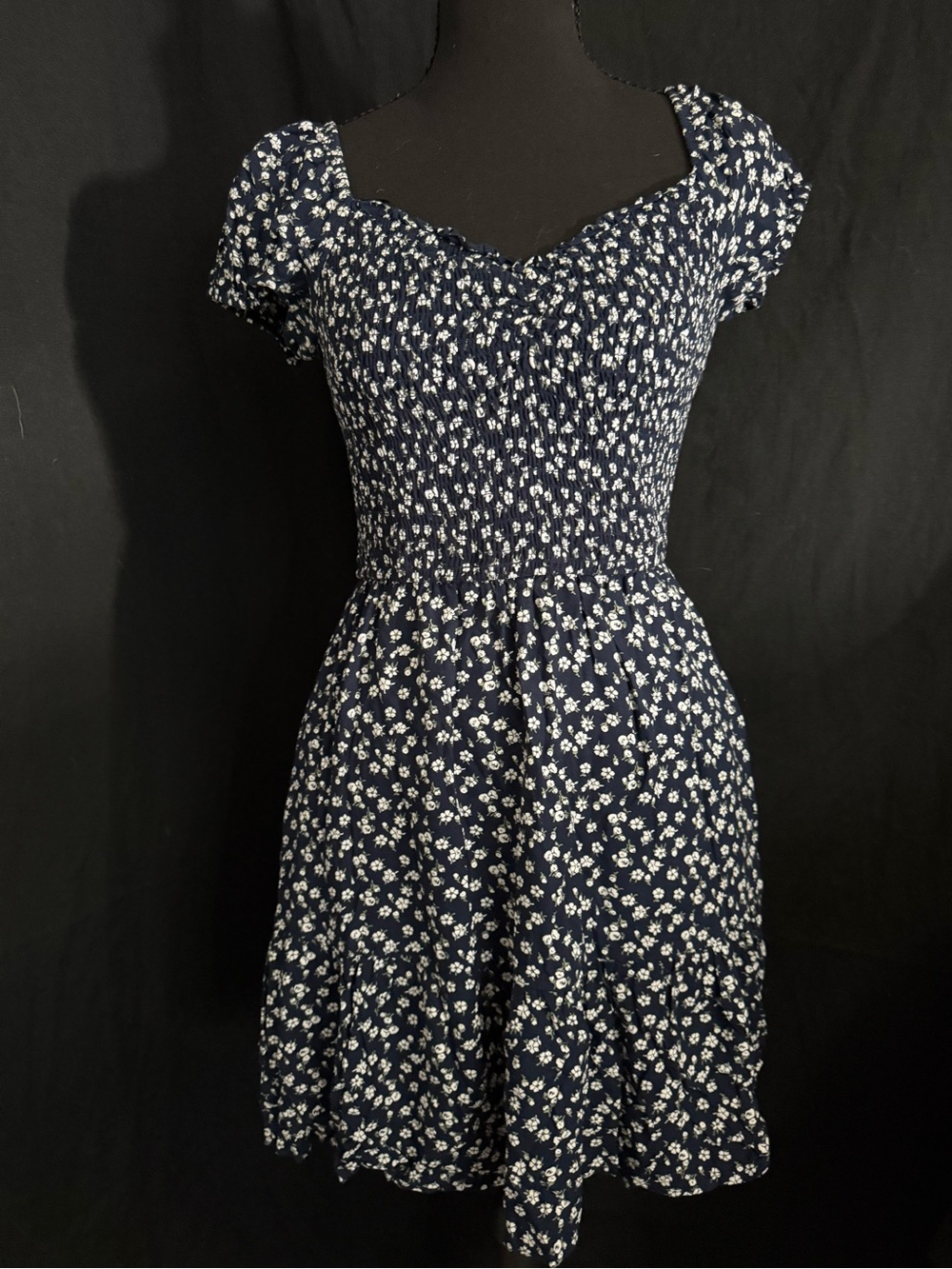 Hollister - Classic Navy Floral Smocked Short Sleeve Dress